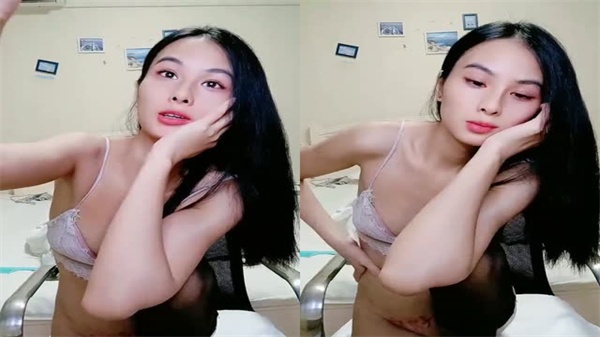 苗条贫乳黑丝痴女左右开弓口爆深喉，3P激战玩到失神